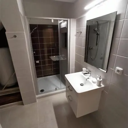 شقة U Lva